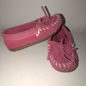 Children’s pink Minnetonka slip on’s